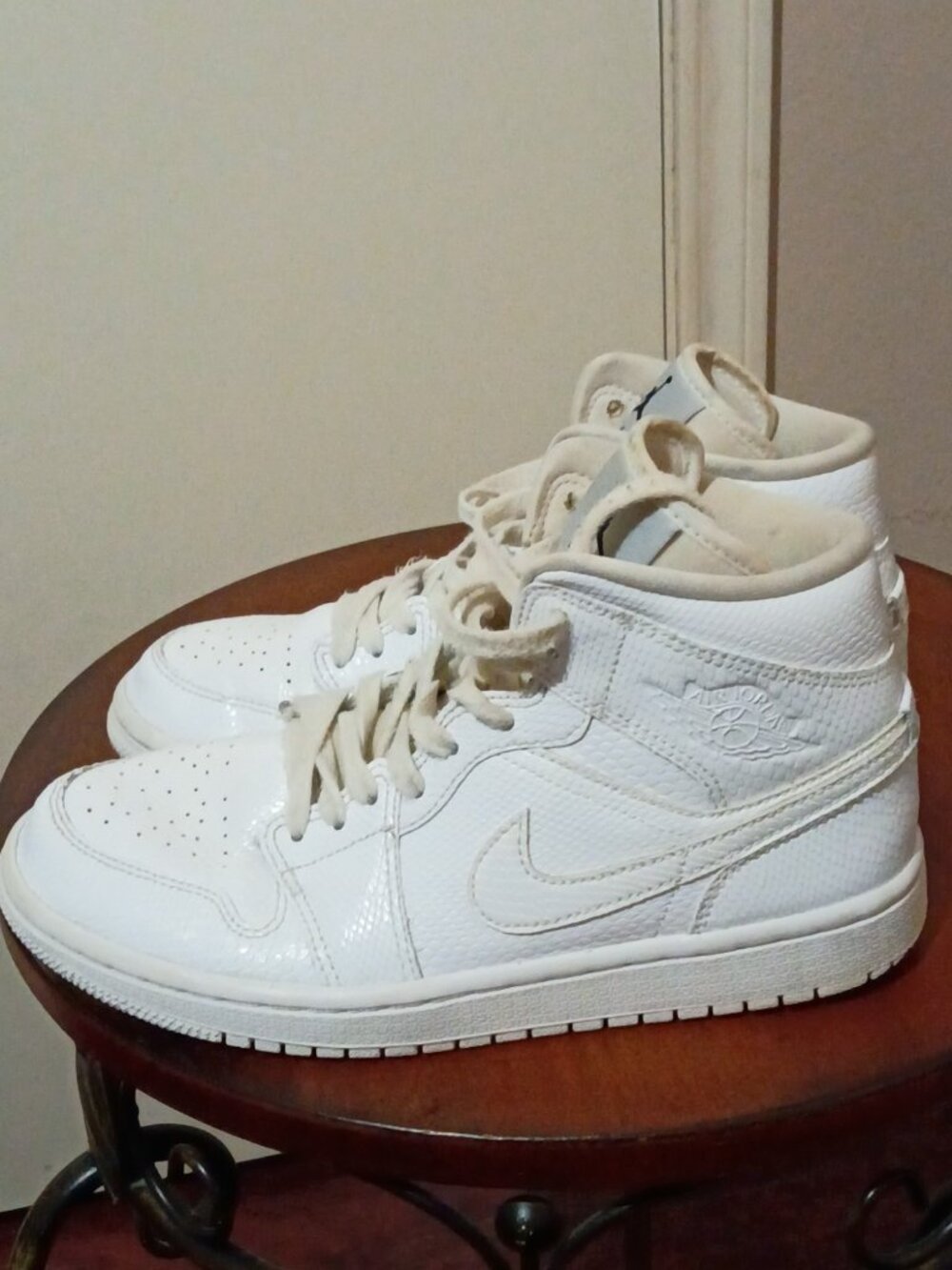 Nike Air Jordan 1 Mid Womens Size 7 White Snakeskin Texture Sneakers BQ6472-110 - Picture 8 of 13